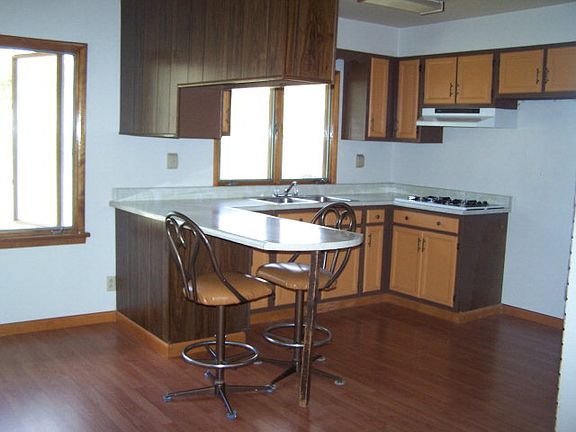5th image of 221 Millers Dr