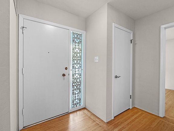 4th image of 1681 Donner Ave