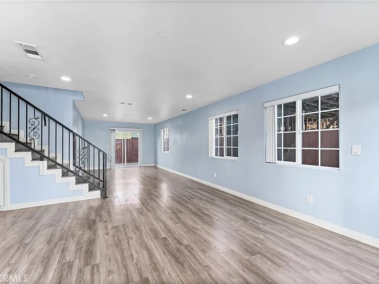 435 Cerritos Ave — Photo 6