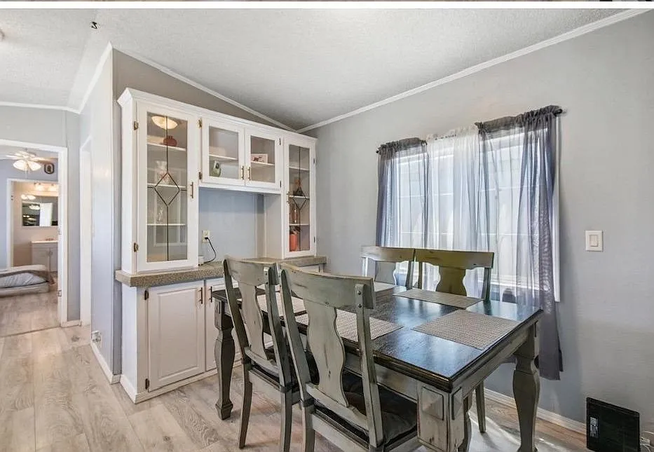 92 Lyle Way photo 1