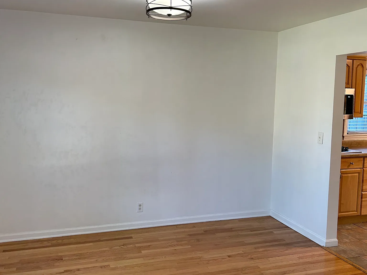 905 Grey Ave — Photo 3