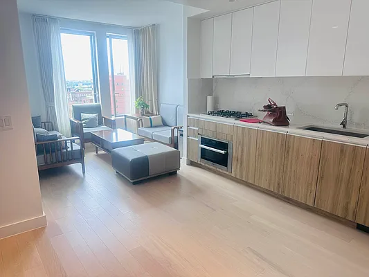 Rented by E Realty International Corp | media 27