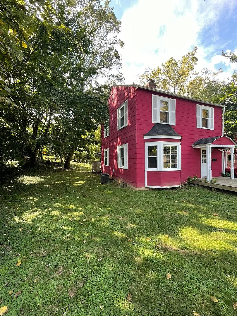 311 N Jefferson - 5Bed/2Bath - Located On-Campus! — Photo 2