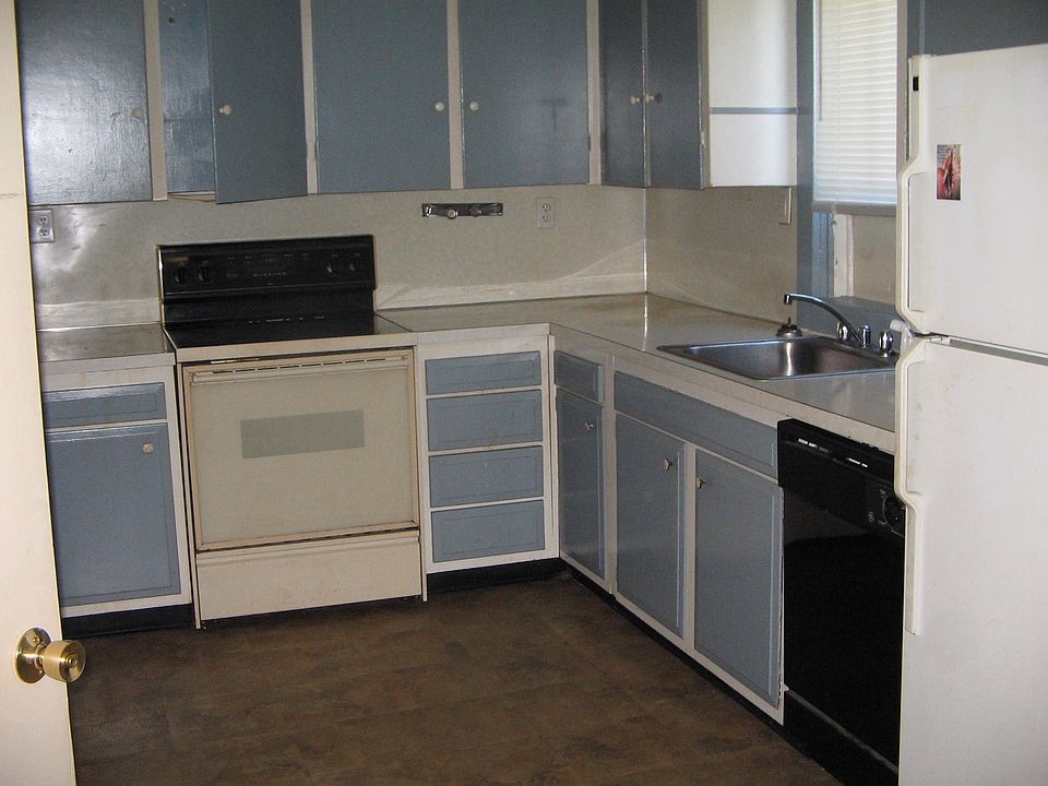 2nd image of 39 E Willow St #101