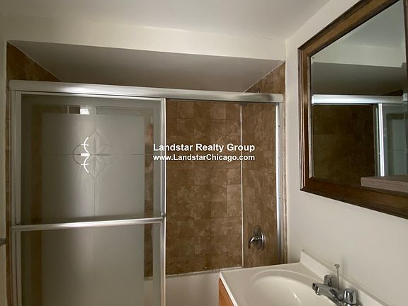2nd image of 6031 N Kenmore Ave APT 5A