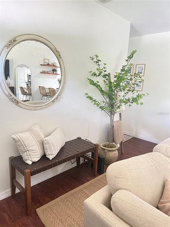 2 bed, 1.5 bath, 912 sqft, $1,800 — Photo 2