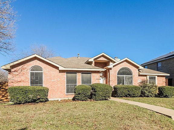 3rd image of 2310 Summit Dr