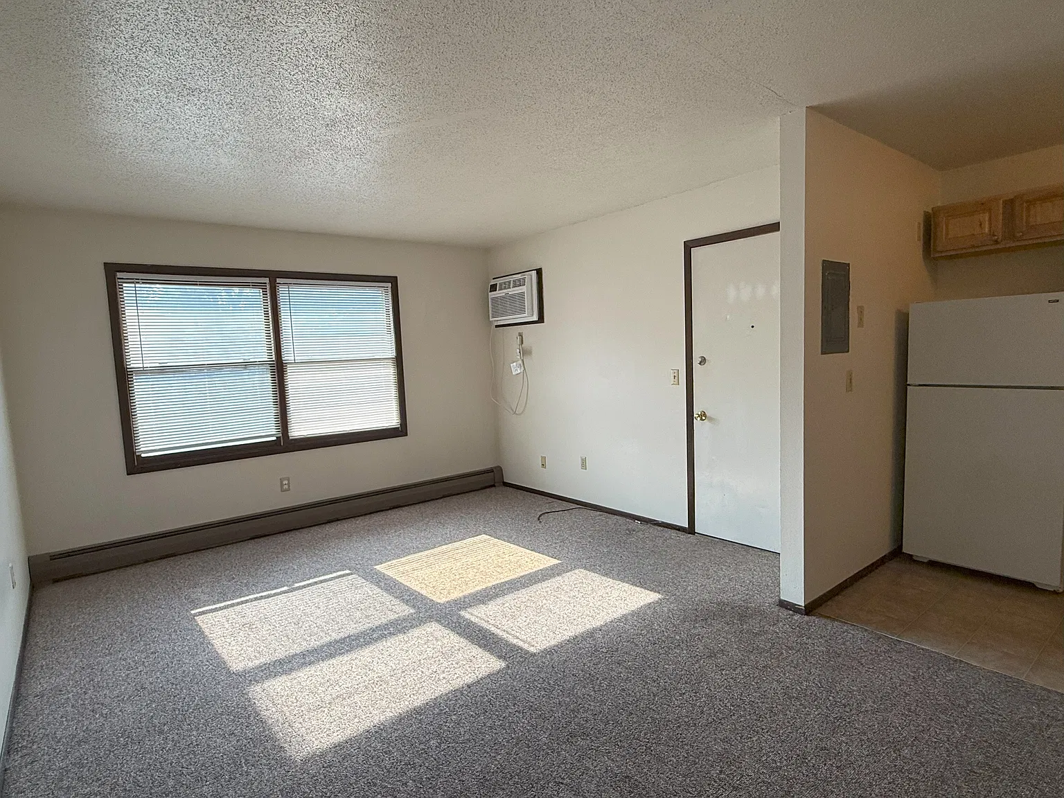 2 bed, 654 sqft, $1,352 — Photo 3