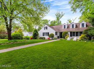 16 Crescent Rd, Riverside, CT 06878