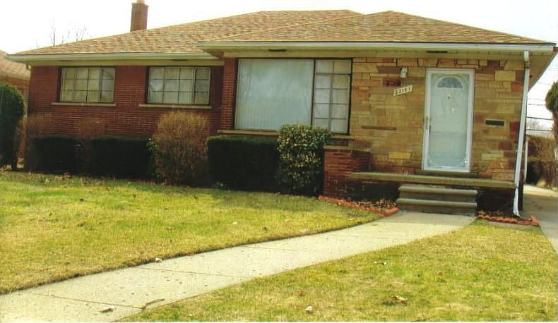 1st image of 22141 Westhampton Ave