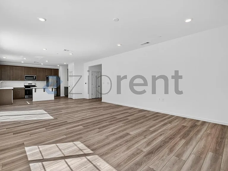 580 Rosedale Way — Photo 10
