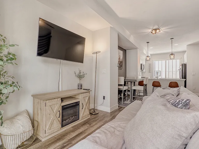 5594 W 10th Pl — Photo 9