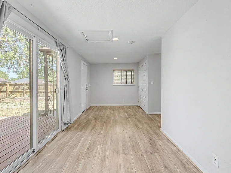 2991 Hudson St — Photo 11