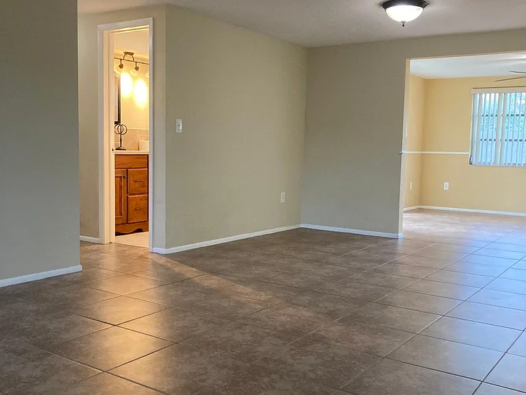 7010 Oakshire Dr — Photo 3