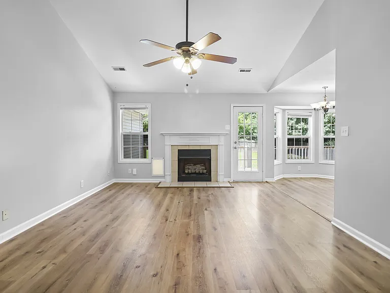 1644 Cedar Springs Cir — Photo 4