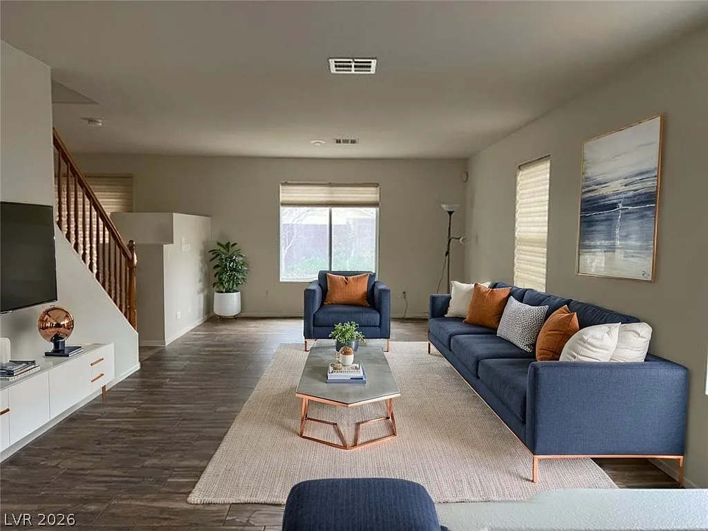 3 bed, 2.5 bath, 1735 sqft, $1,950 — Photo 2