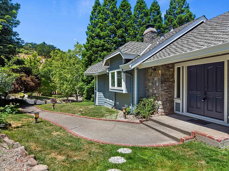 2324 Saddleback Dr — Photo 21