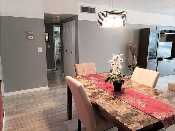 3rd image of 2851 Somerset Dr APT 210