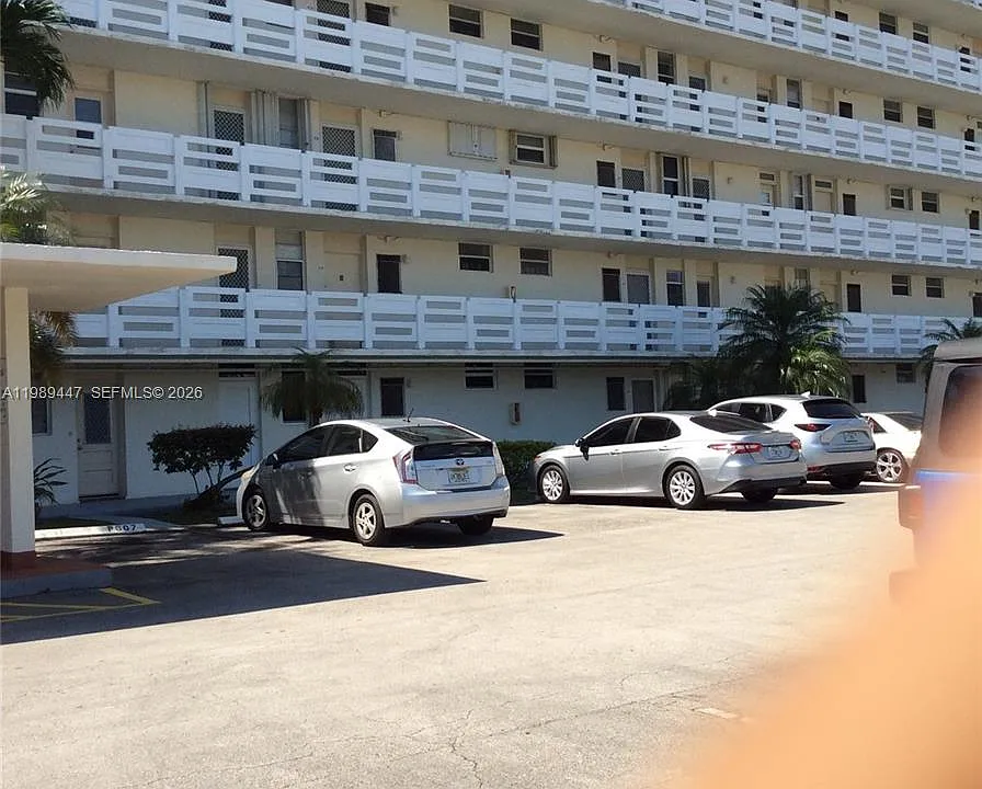 3000 Marcos Dr #P304