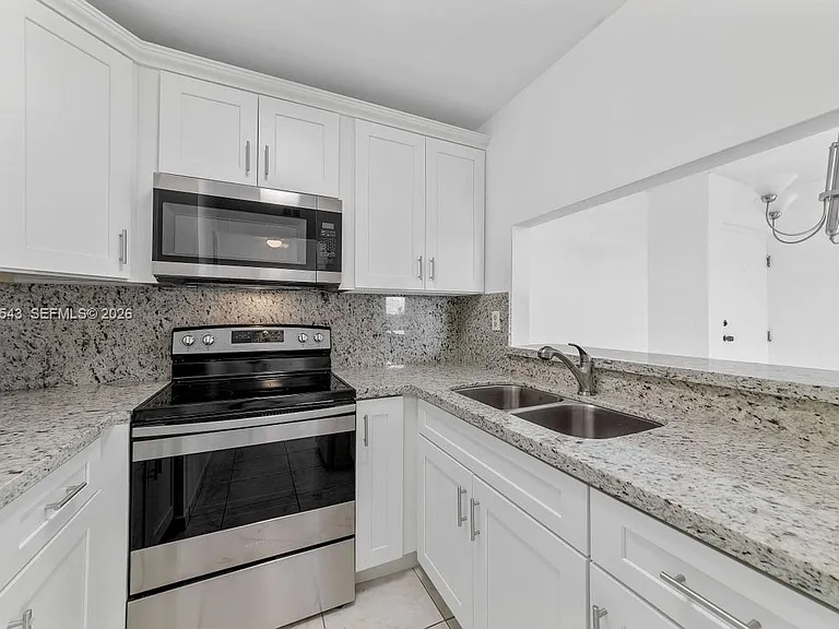 11715 SW 18th St #410 — Photo 6