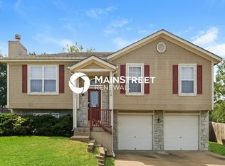 3022 SW Shadow Brook Dr, Blue Springs, MO 64015