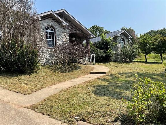 2nd image of 2525 W Hillcrest Dr