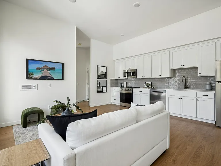 Lincoln Street Apartments — Photo 21