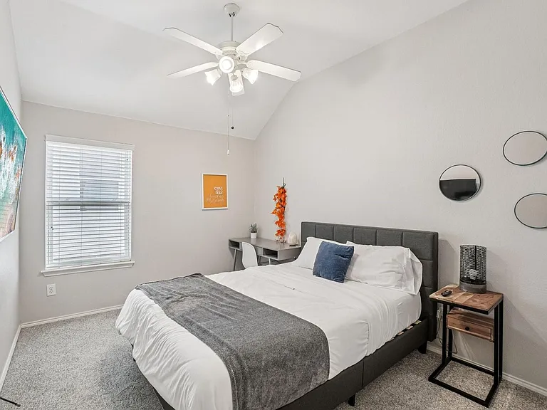 5825 Shetland Cir — Photo 24