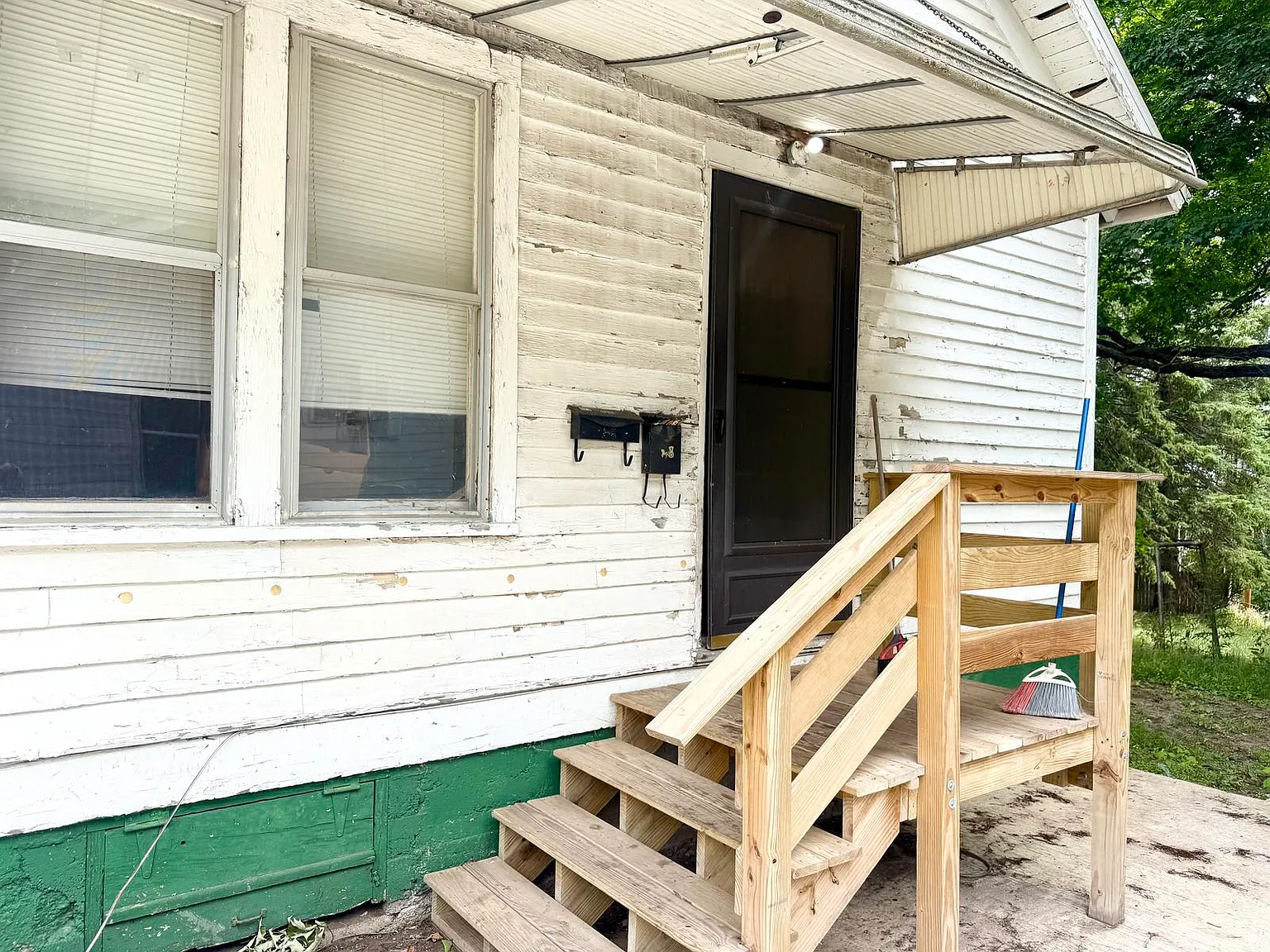 823 East I St — Photo 2