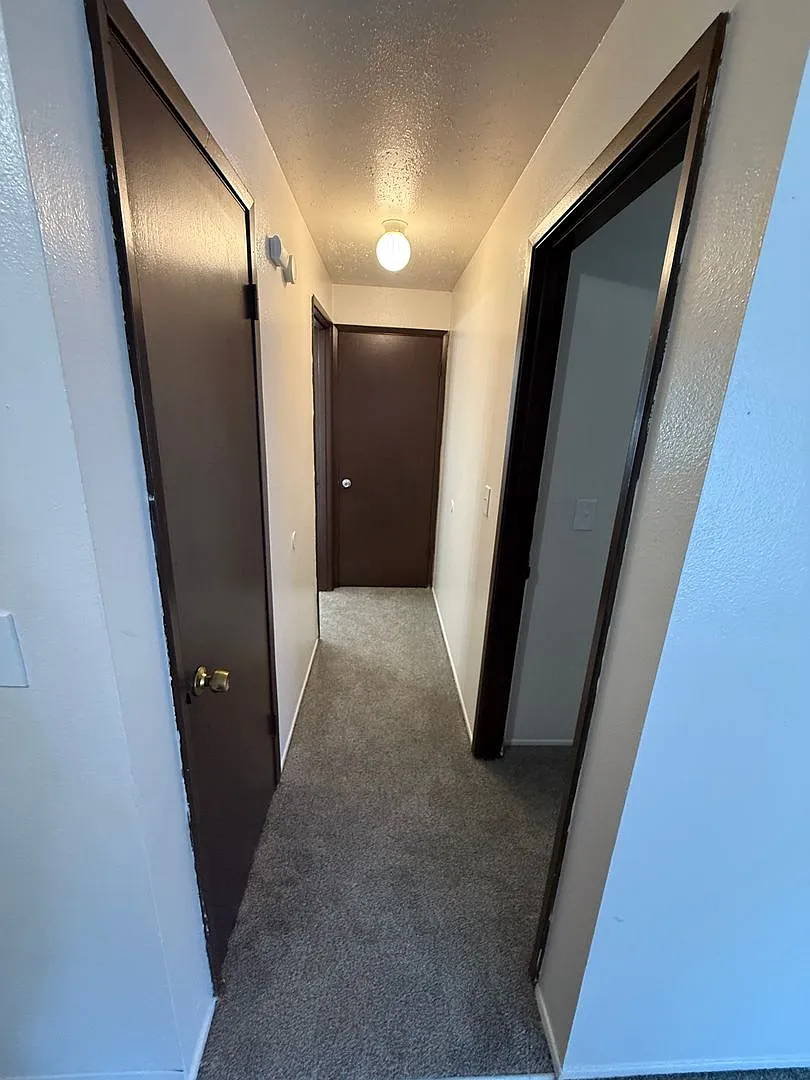Sherri Arms Apartments — Photo 4