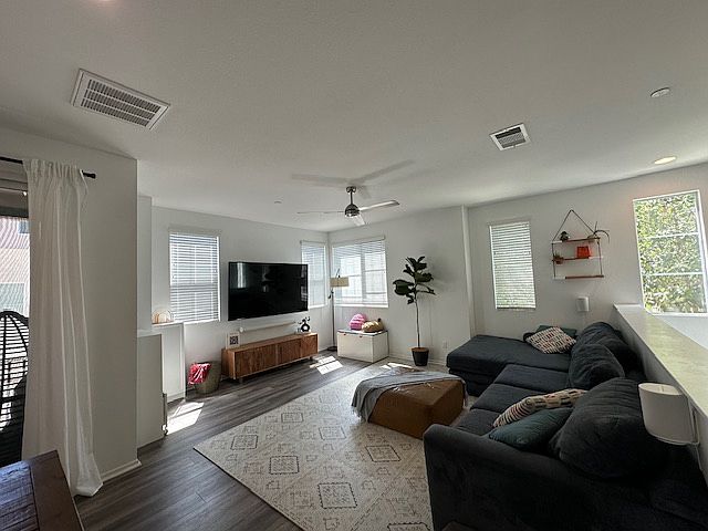1st image of 813 Savi Dr