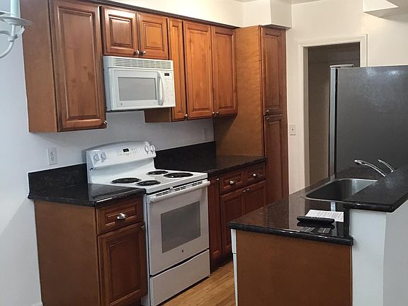 4th image of 11935 Dorothy St APT 204