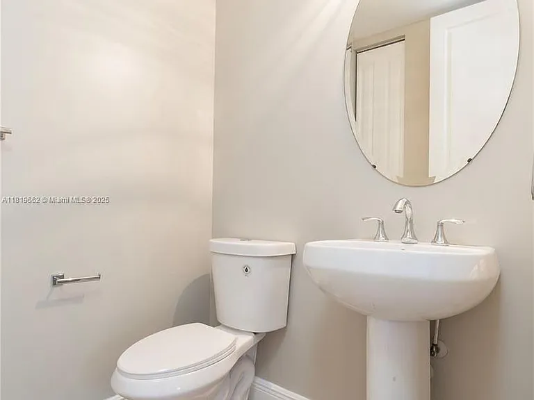 2028 SW 16th Ter #2028 — Photo 12
