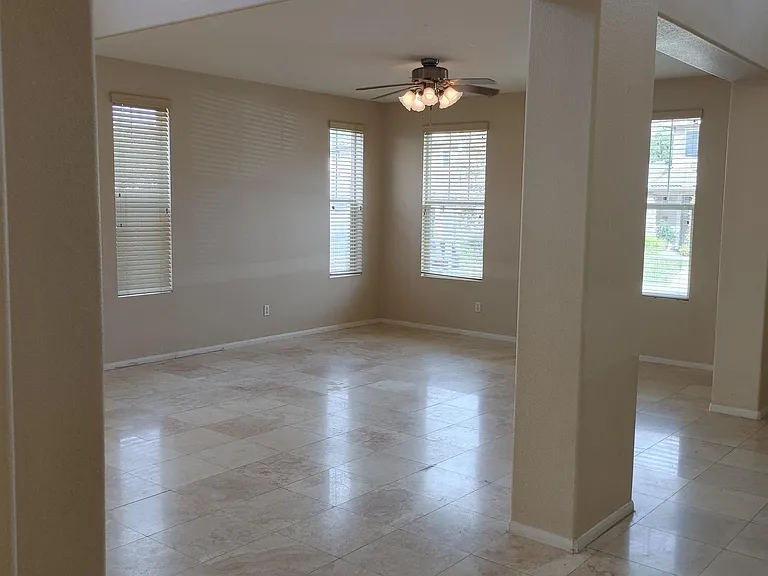 382 Edgewater Dr — Photo 11