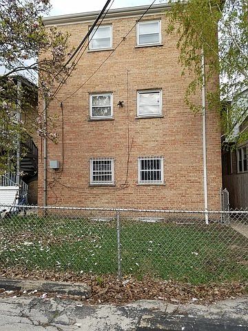 2nd image of 6209 N Fairfield Ave