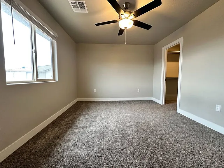 Three Bedroom Red Mountain Vista Town Home — Photo 32