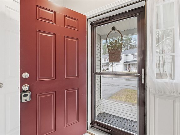 5th image of 90 Rangeway Rd #204