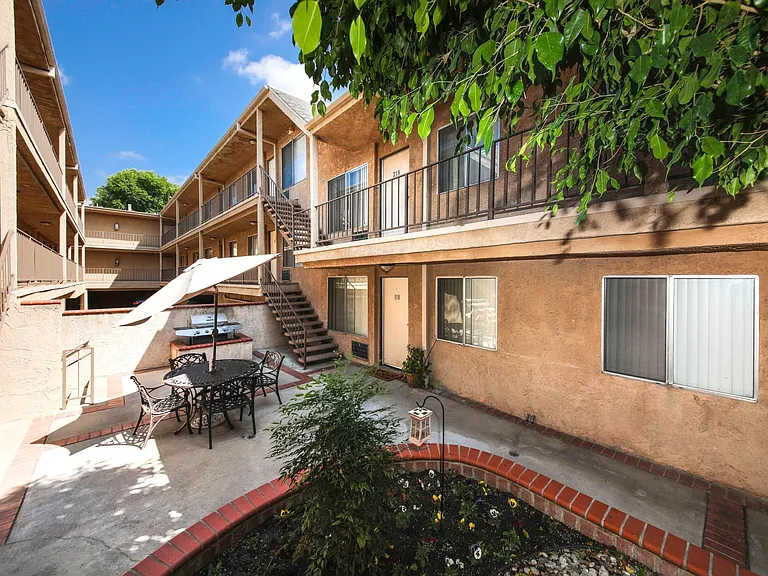 Darby Apartments — Photo 14