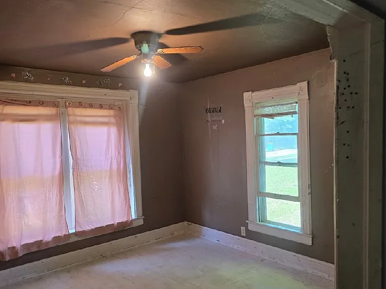 526 W Chandler St — Photo 2