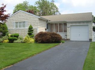 130 Dartmouth Dr, Hicksville, NY 11801