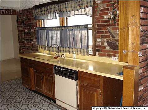 5th image of 162 Fisher Ave