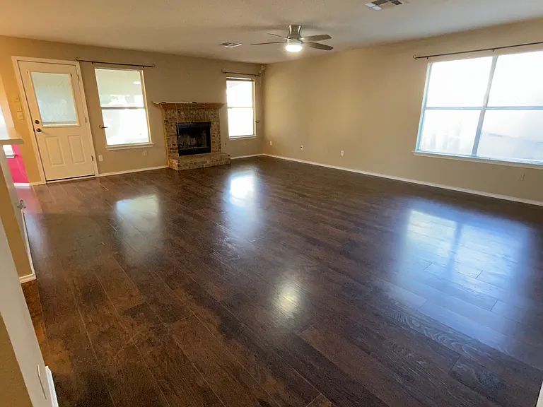 1904 Hollow Ridge Dr — Photo 5