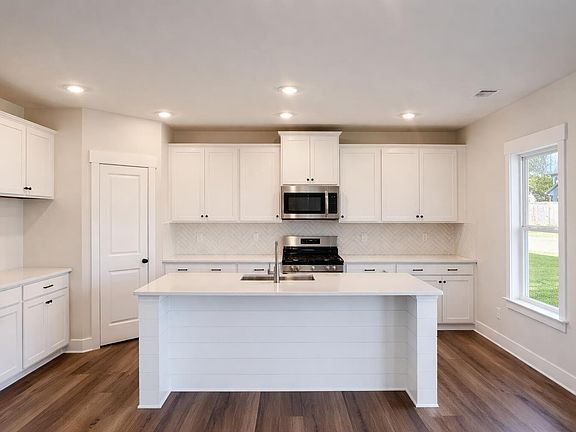 4th image of 8298 Shrewsbury Ln #27