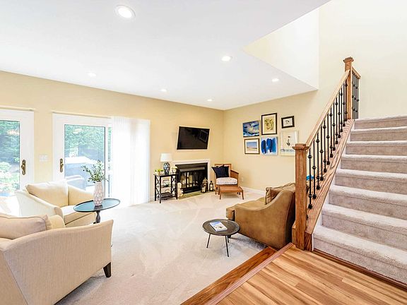 3rd image of 84 Southgate Cir