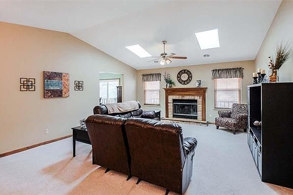 3rd image of 927 Hanna Valley Estates Dr