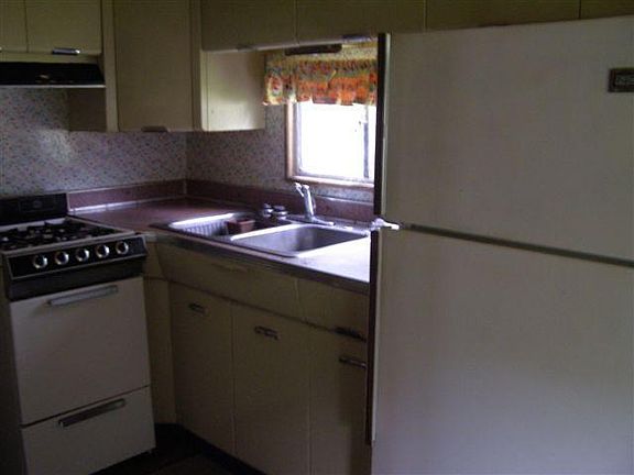 5th image of 4743 S Miramar Ave