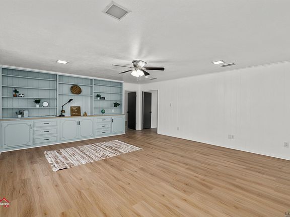 5th image of 107 Ashwood Ter
