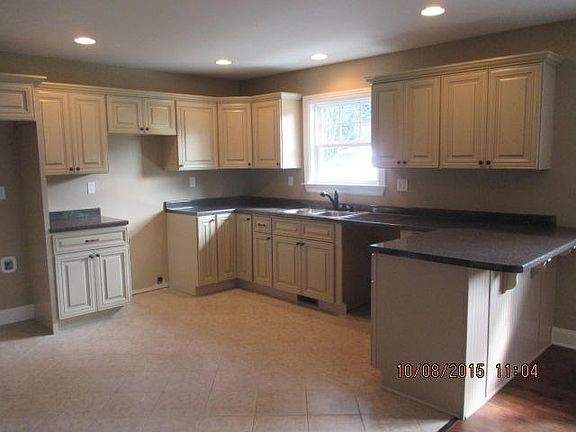 3rd image of 216 Longwood St