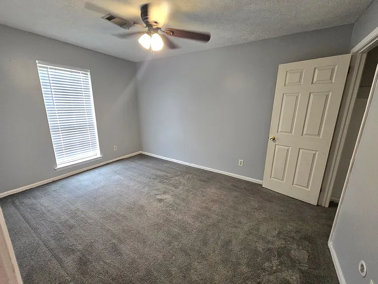 2240 E Aberdeen Dr — Photo 12