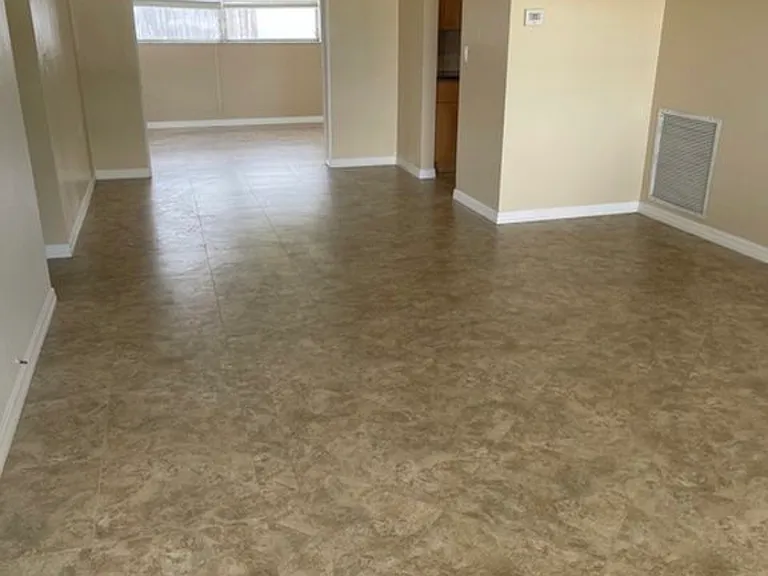 5252 Mosaic Dr — Photo 2